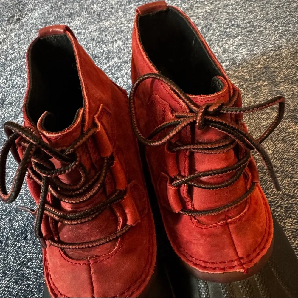 Sorel Women’s Red Out 'N About Leather Outdoor Rain Duck Boots Size 7.5